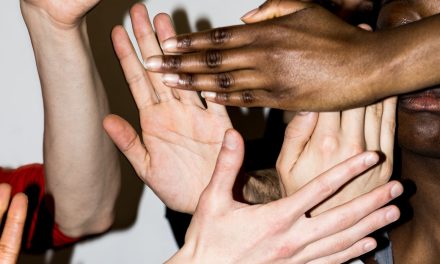 ManifestarSI: Forse la salvezza della comunicazione umana? | “Manifestus” di Jacopo Jenna