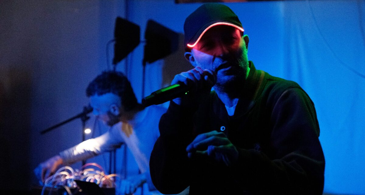 Ghost Track. Il canto ironico di una provincia fantasma